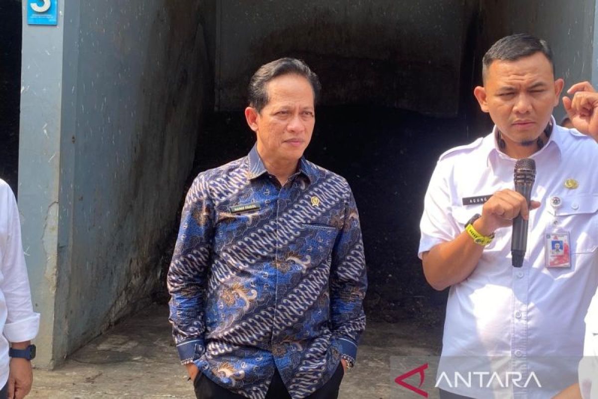 Menteri LH tegaskan tdak ada lagi impor sampah plastik pada 2025