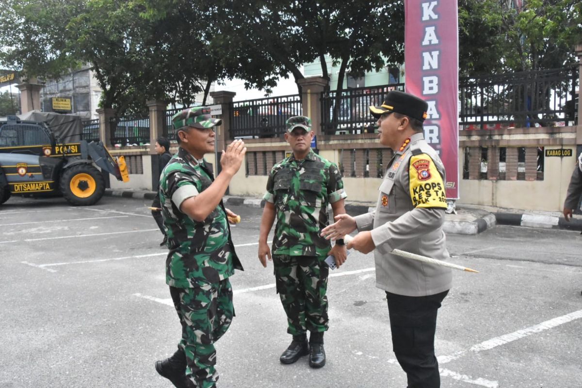 Perkuat sinergitas TNI-Polri, Danrem 031/Wira Bima kunjungi Mapolresta Pekanbaru