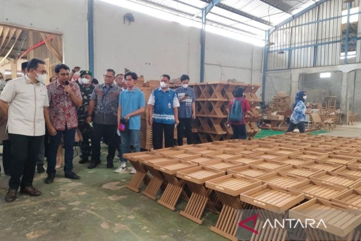 Mendag kunjungi Solo, ingatkan daya saing produk lokal