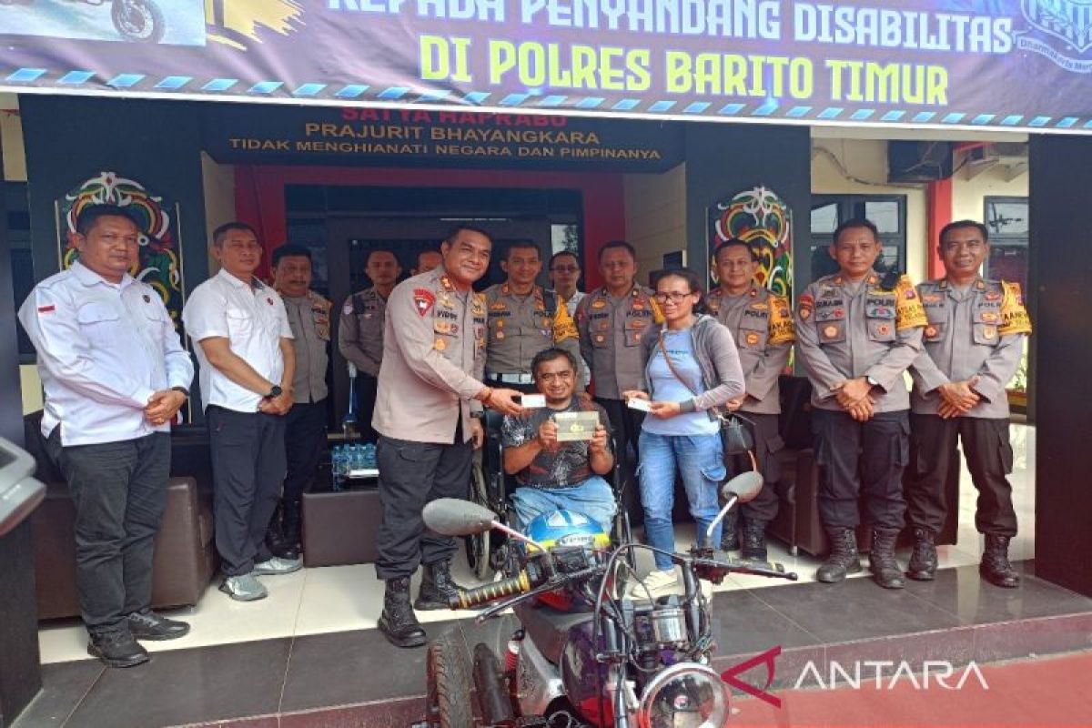 Kapolres Barito Timur serahkan bantuan sepeda motor roda tiga