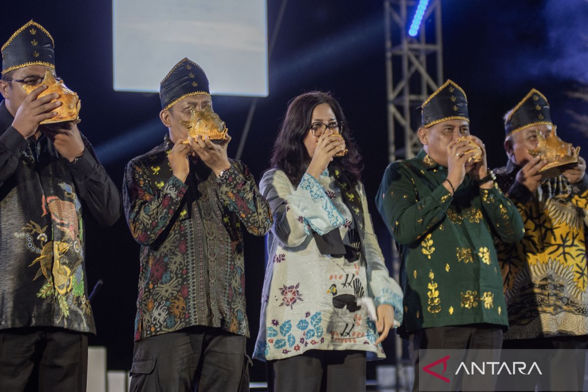 Festival Teluk Lalong di Banggai