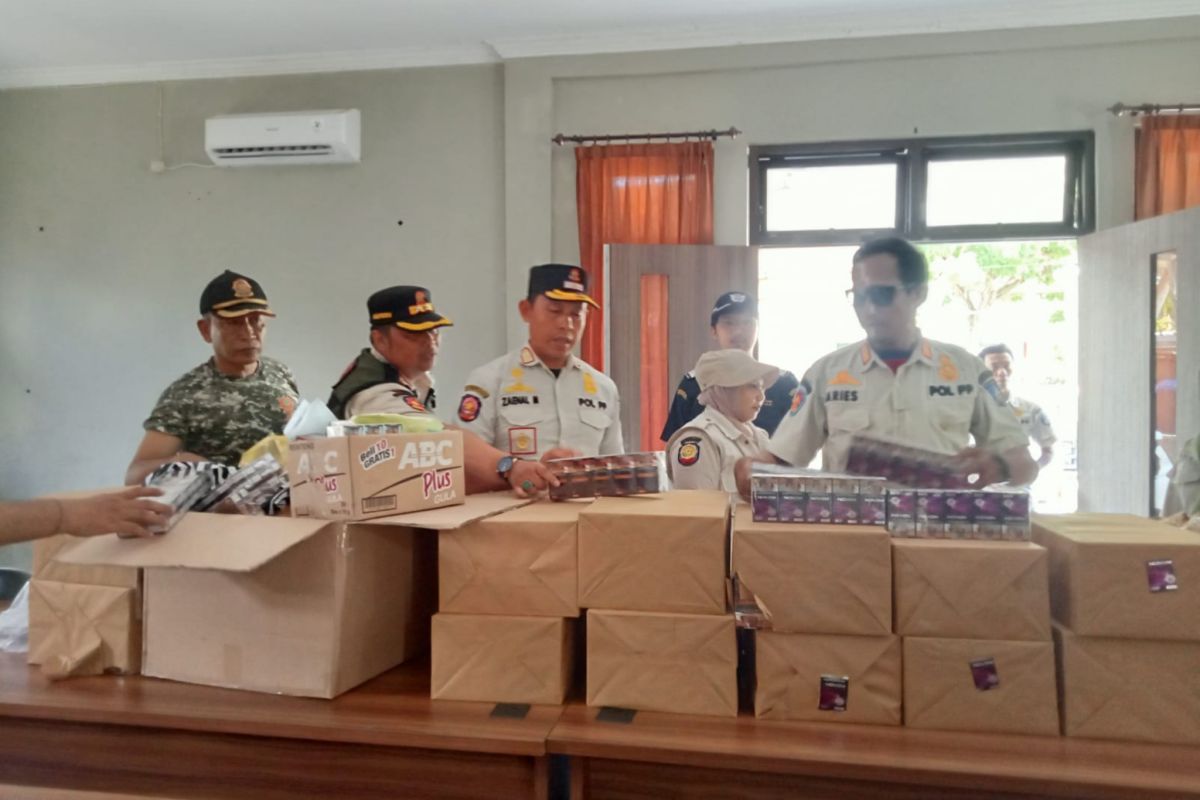 SatPol PP sita ribuan batang rokok ilegal di Lombok Tengah