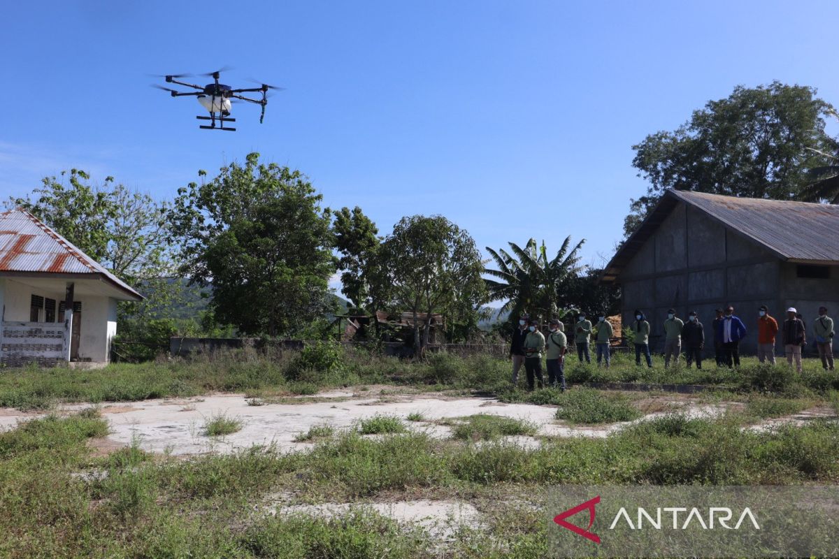 Pemkab Mabar luncurkan drone sprayer pertanian bantu petani