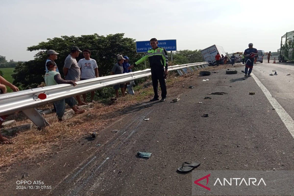 Polres Pemalang masih memeriksa sopir truk kasus kecelakaan di tol