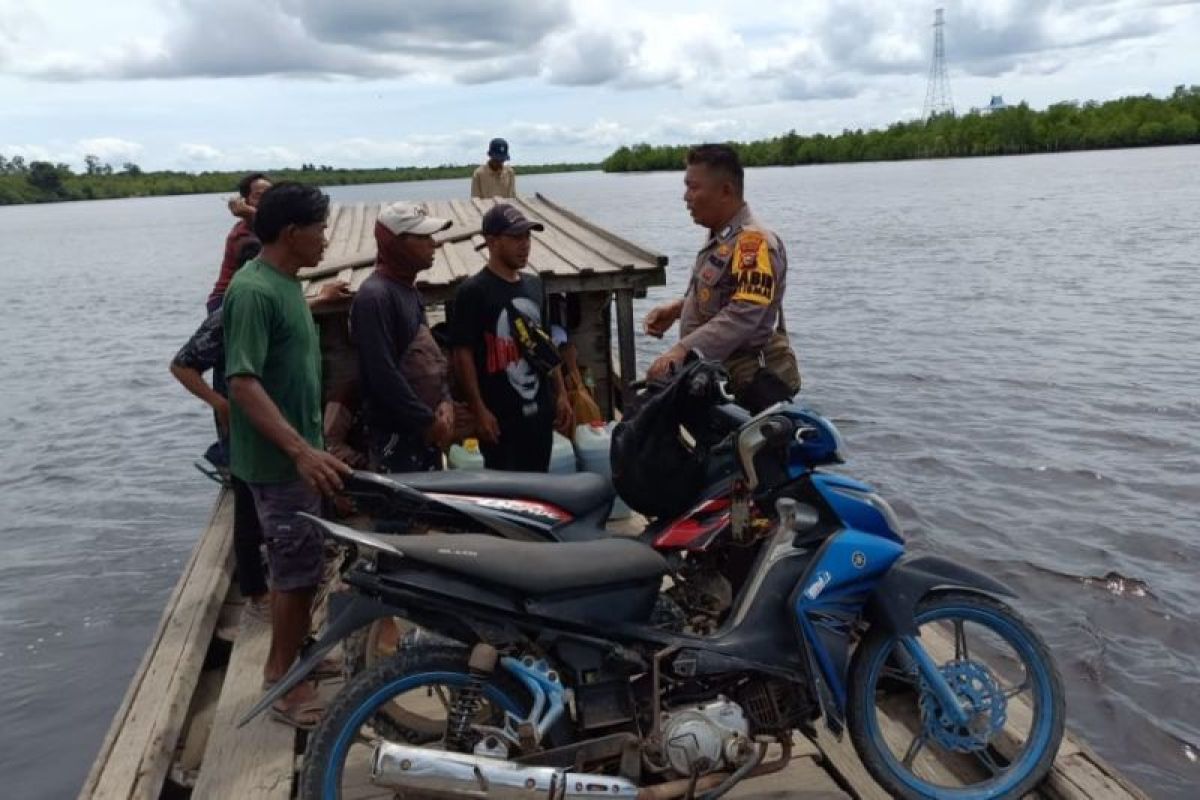 Babinkamtimas Polsek Rupat Utara sosialisasi pilkada damai ke Suku Akit