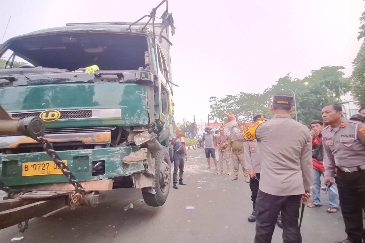 Polisi pastikan tidak ada korban meninggal ditabrak truk kontainer ugal-ugalan di Tangerang