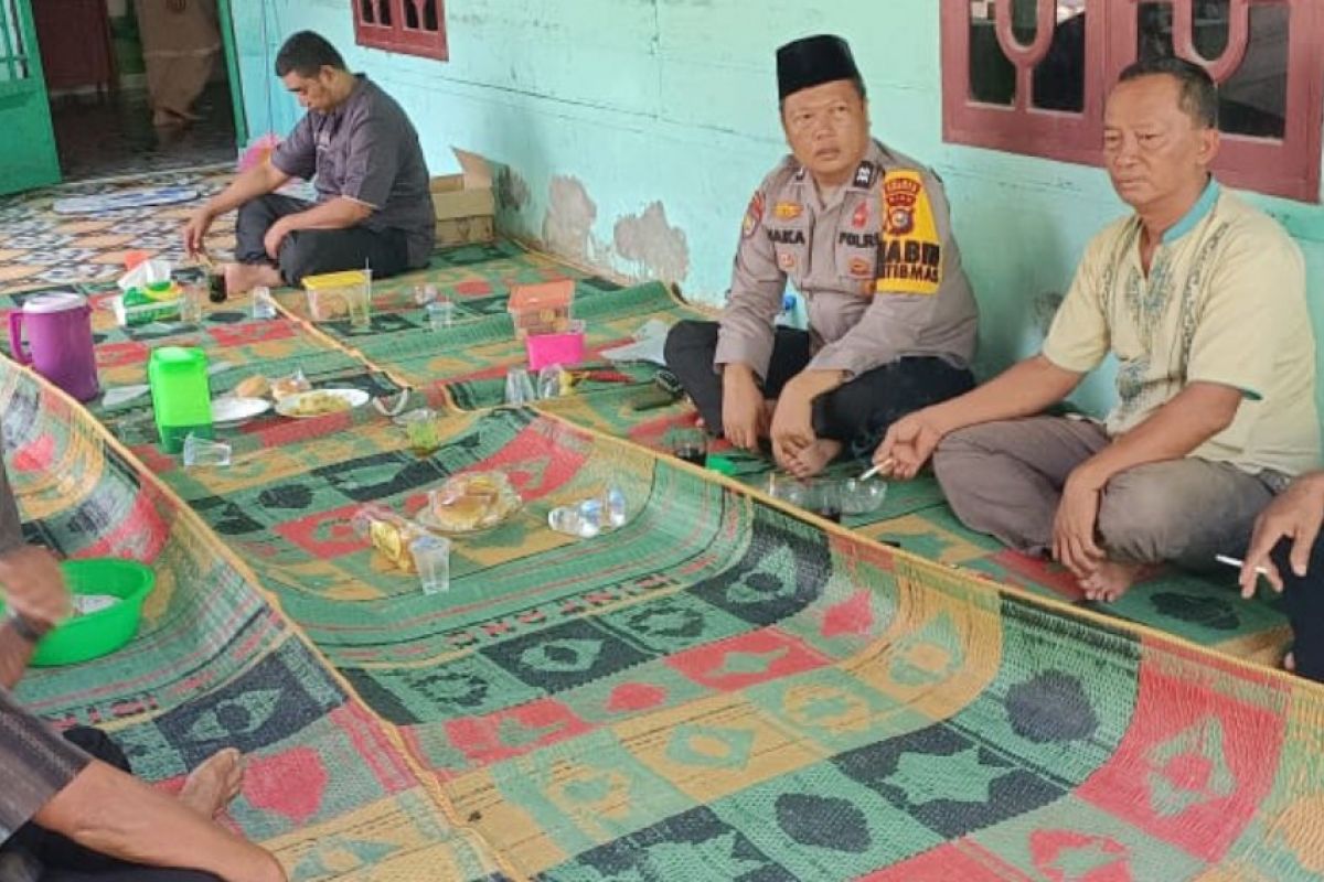 Bhabinkamtibmas Polsek Pinggir sambangi korban lakalantas