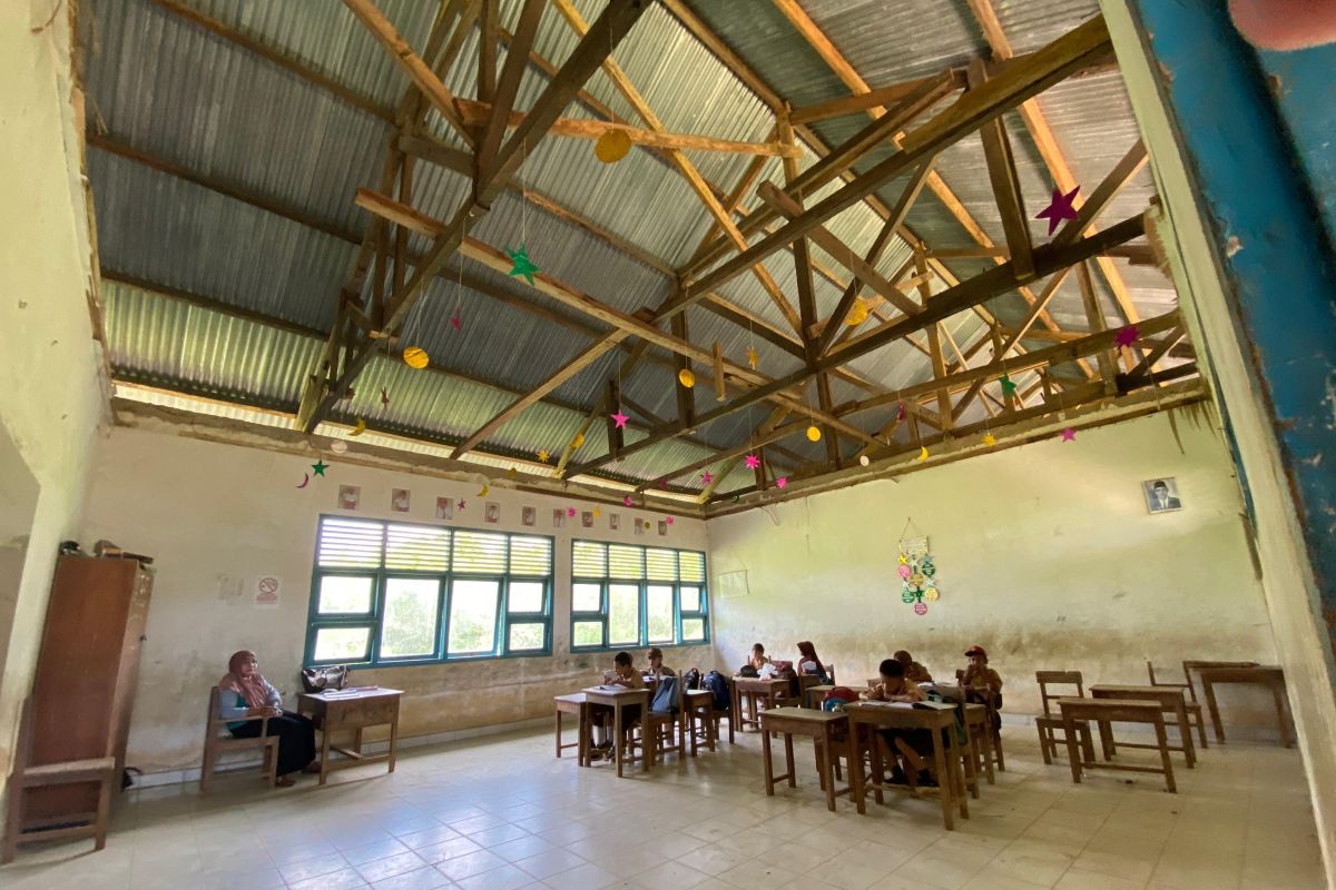 Gedung SD di Muna Barat alami kerusakan sebabkan siswa takut belajar