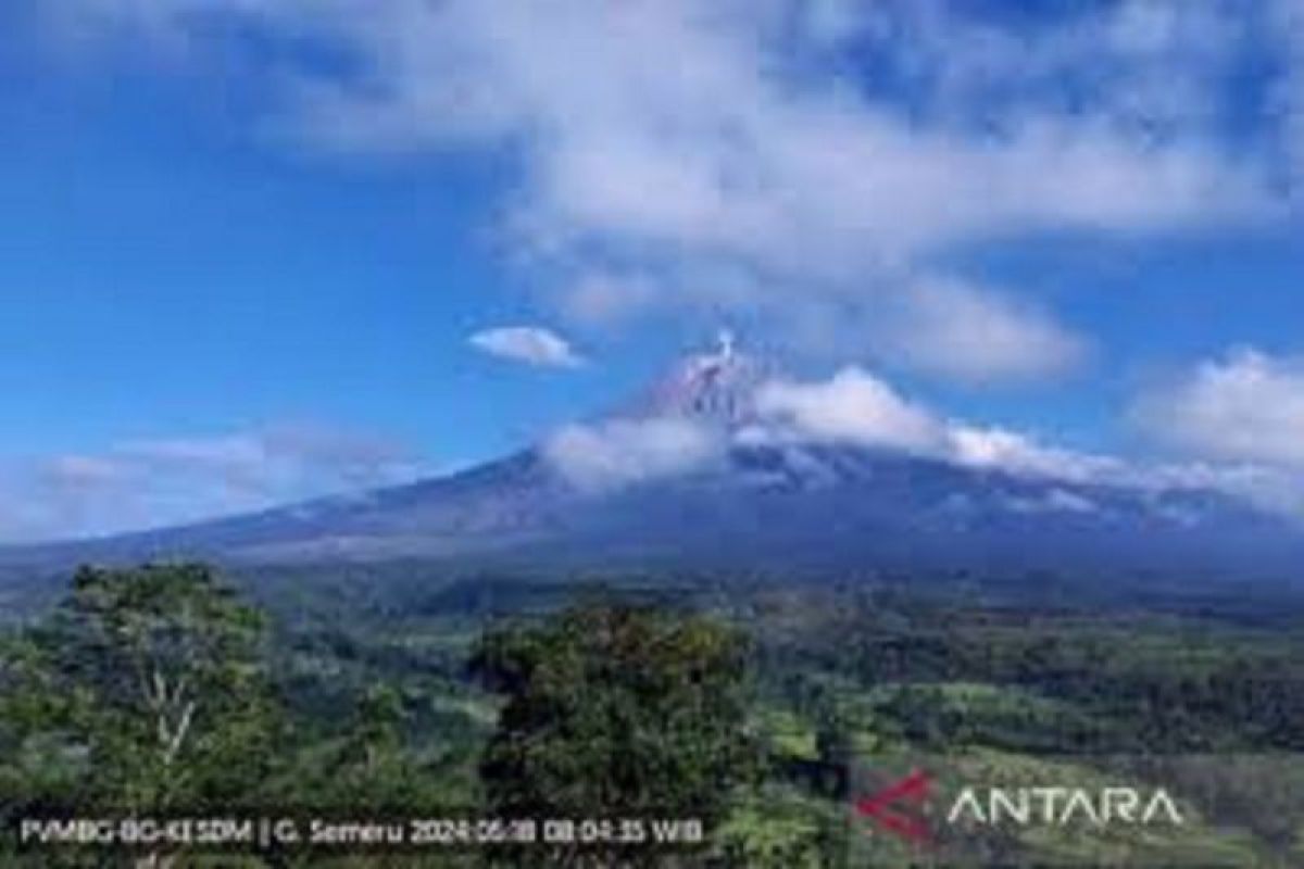 Gunung Semeru erupsi alami enam kali pada Sabtu pagi