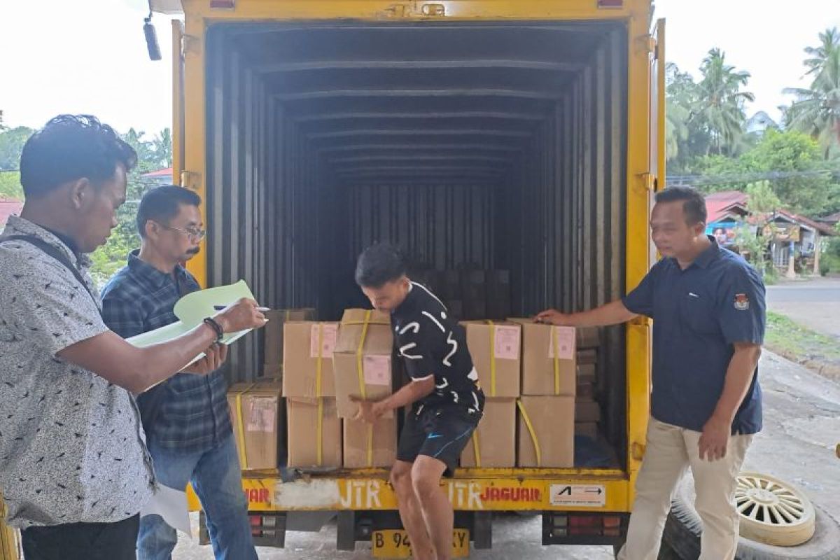 KPU Pasaman Barat terima surat suara khusus alat bantu tuna netra pilkada