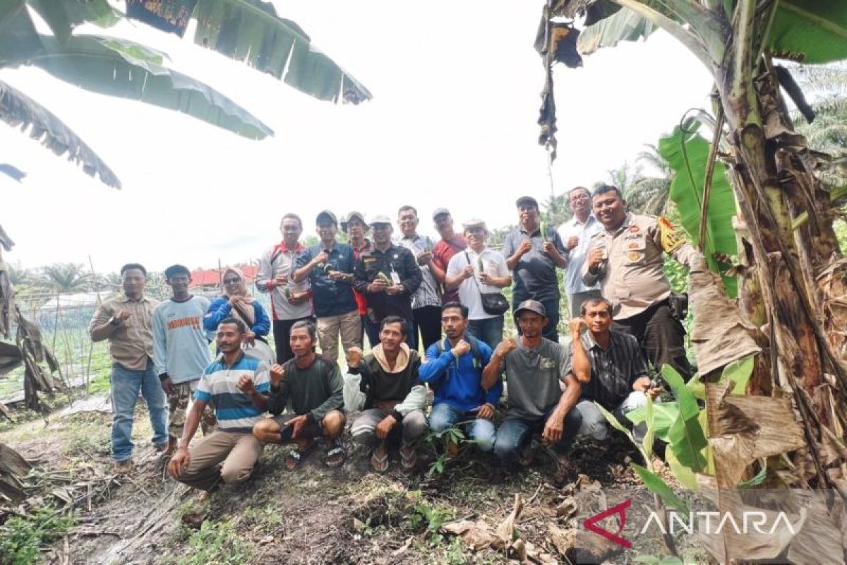 Polsek Lirik ingatkan petani gunakan hak pilih saat pilkada