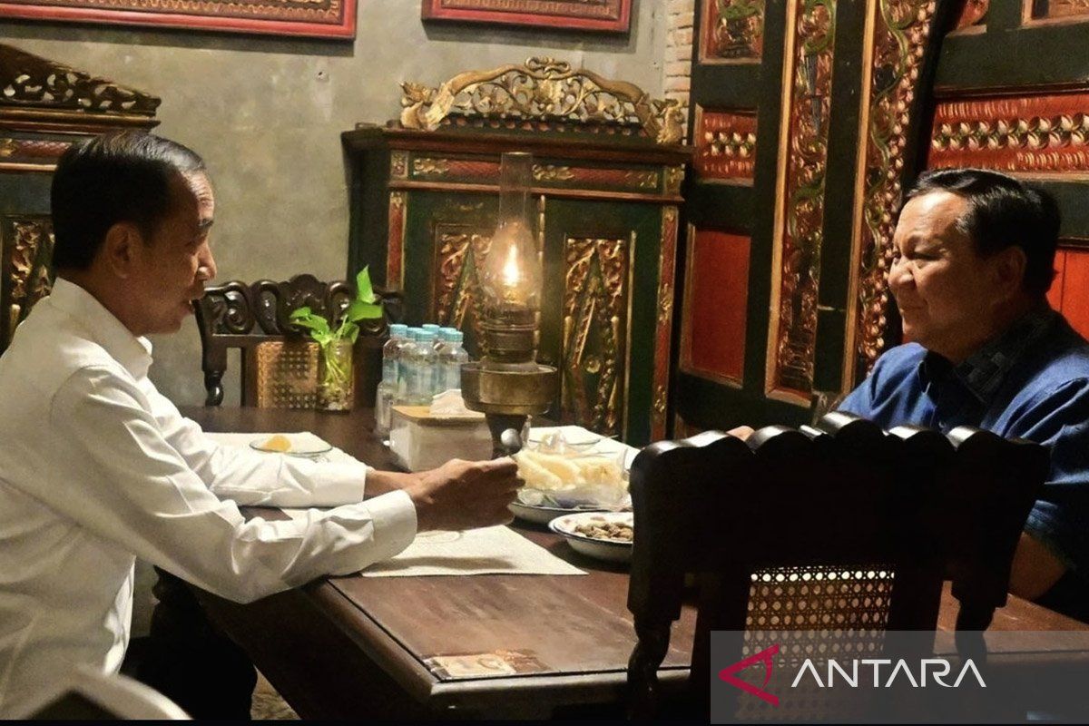 Jokowi girang terima kunjungan Presiden Prabowo di kediamannya di Solo