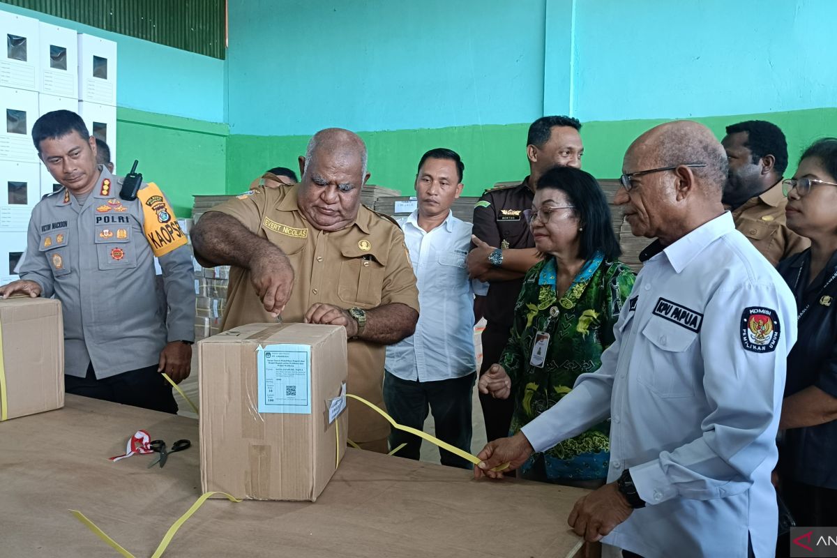 KPU Jayapura libatkan 130 orang sortir surat suara Pilkada 2024