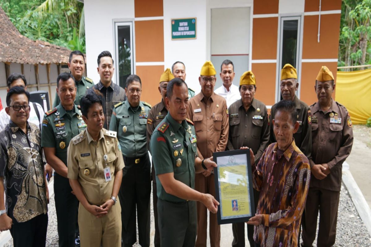 Pemkab Gunungkidul-Kodam Diponegoro salurkan bantuan untuk veteran