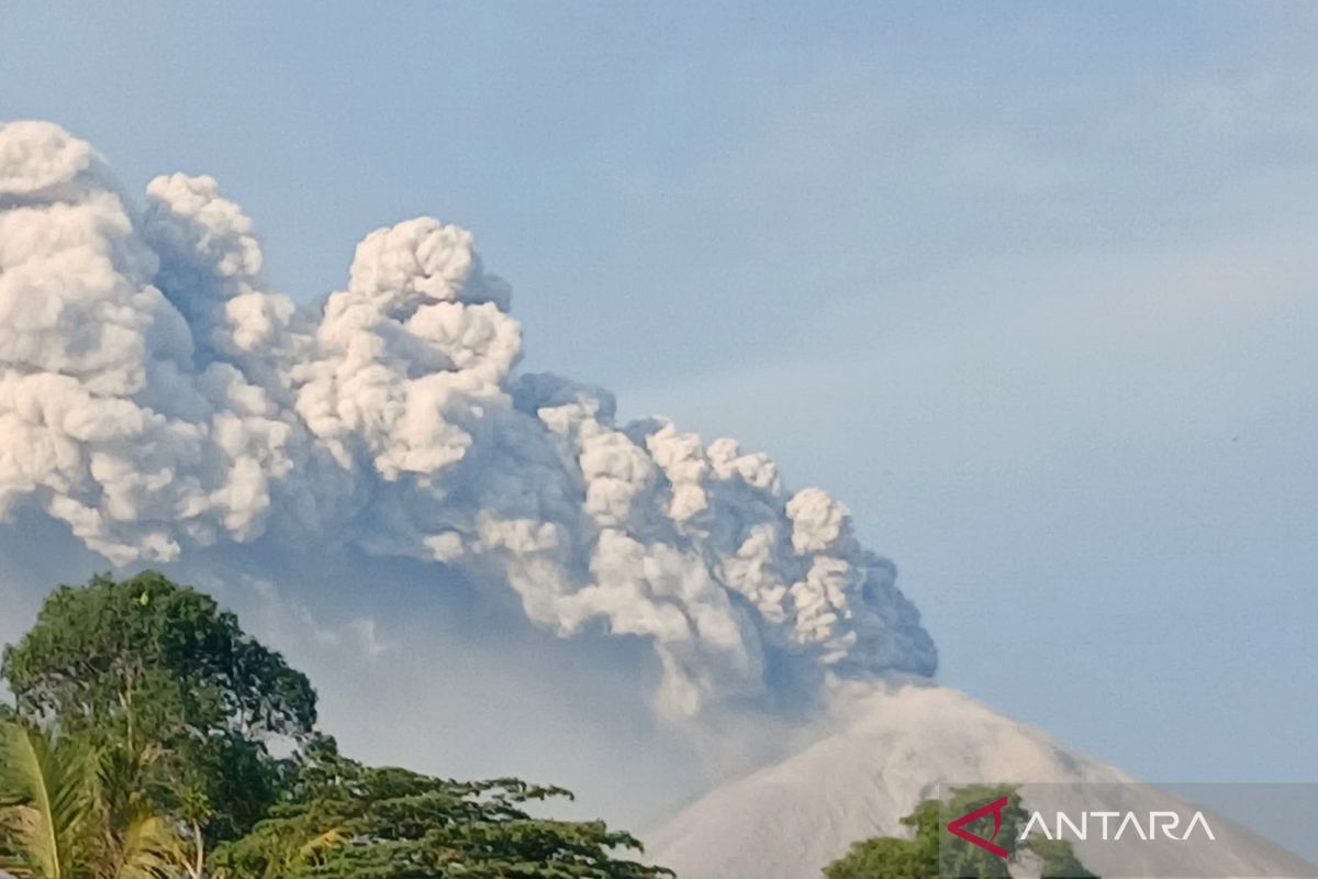 PVMBG menaikkan status Gunung Iya di Ende ke Level III