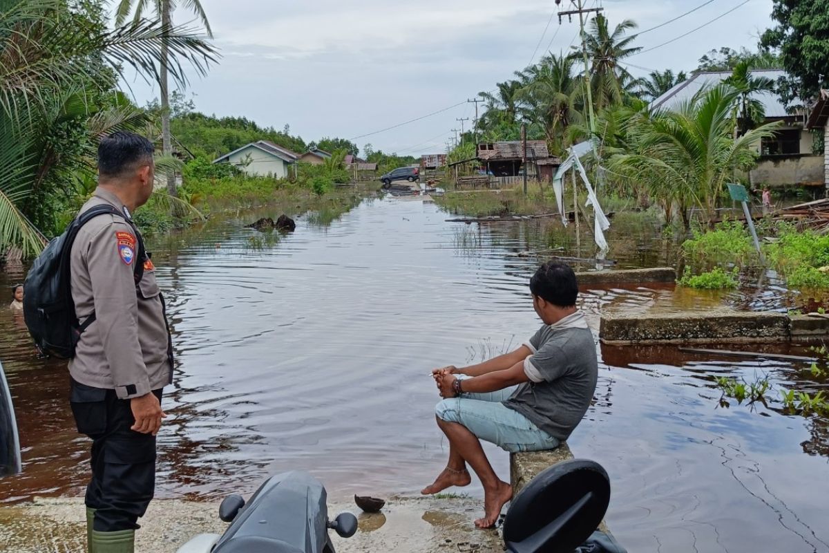 Polsek Bengkalis patroli lokasi rawan banjir pasang