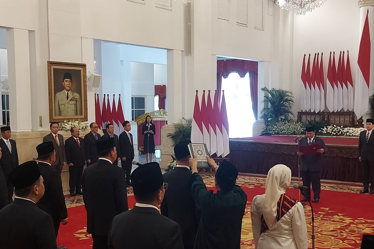 Presiden Prabowo Subianto angkat Iffa Rosita jadi komisioner KPU pengganti Hasyim