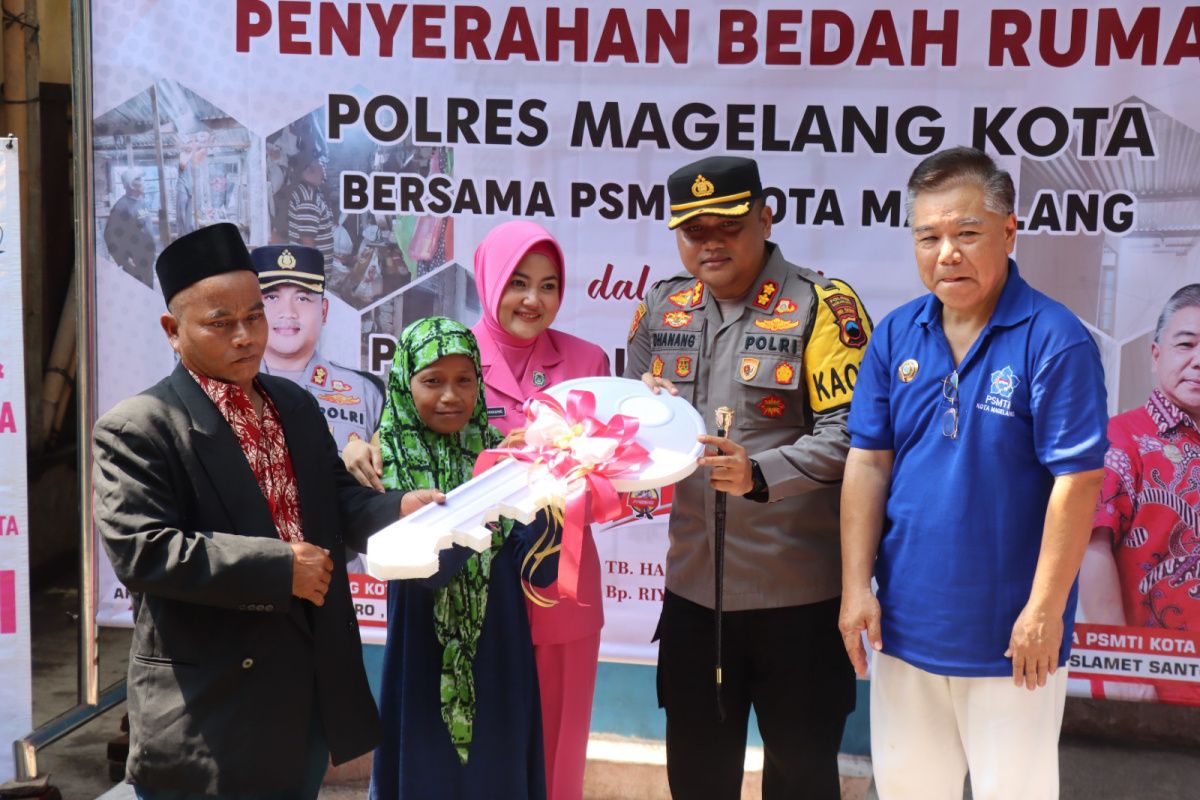 Polres Magelang Kota bedah rumah  warga