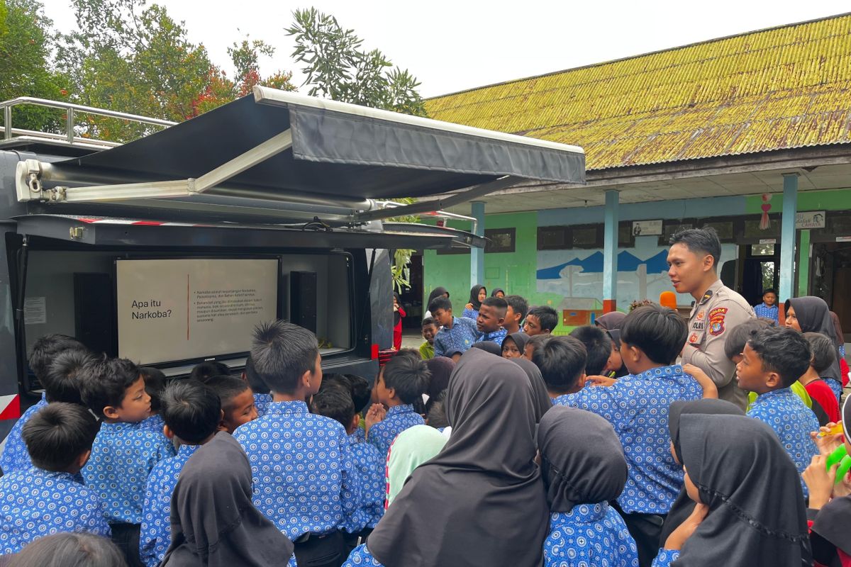 Personel DitBinmas Polda Kaltara Galakkan Penyuluhan Kamtibmas di Lingkungan Sekolah