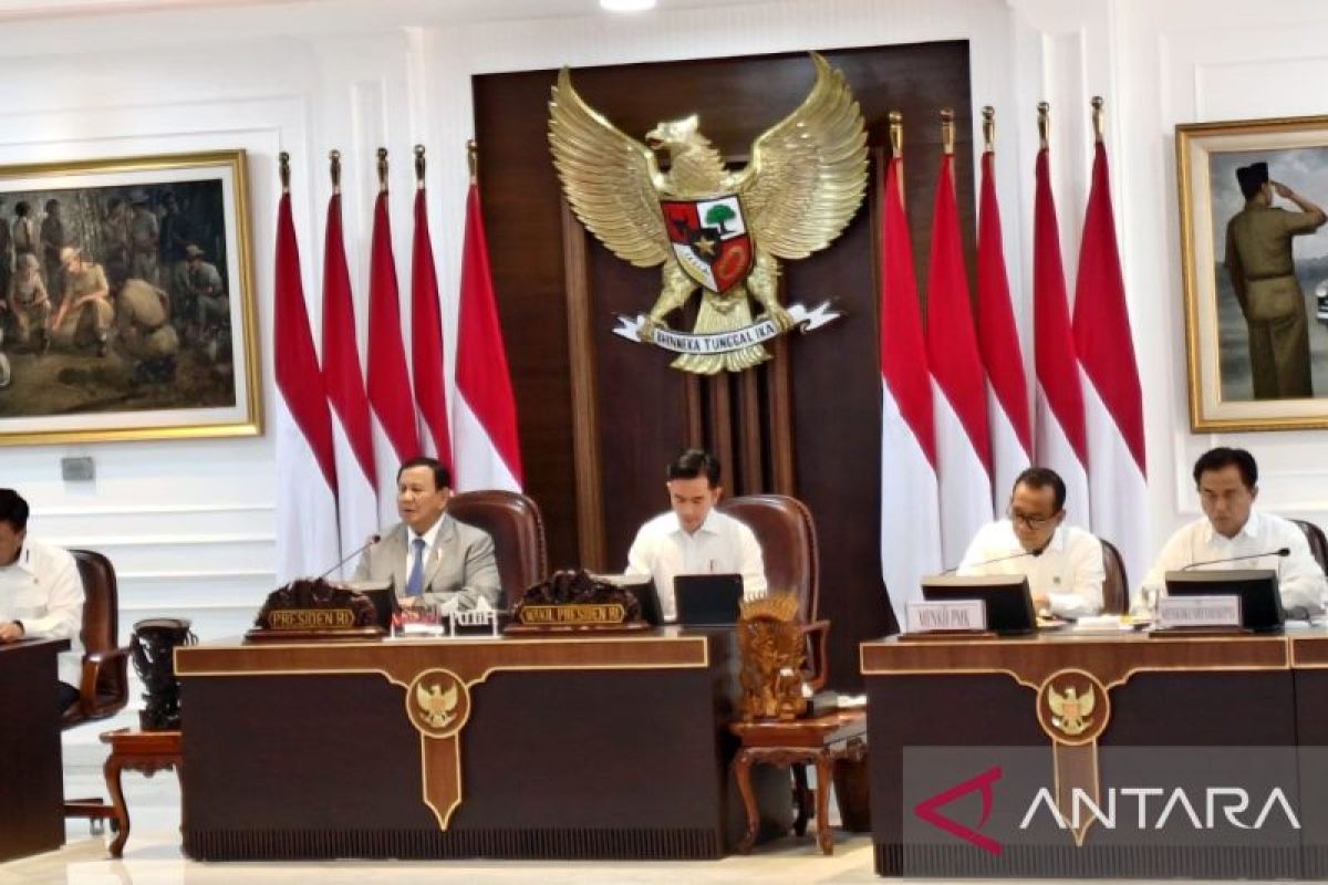 Prabowo minta menteri sampaikan hal penting melelui konferensi video selama di luar negeri