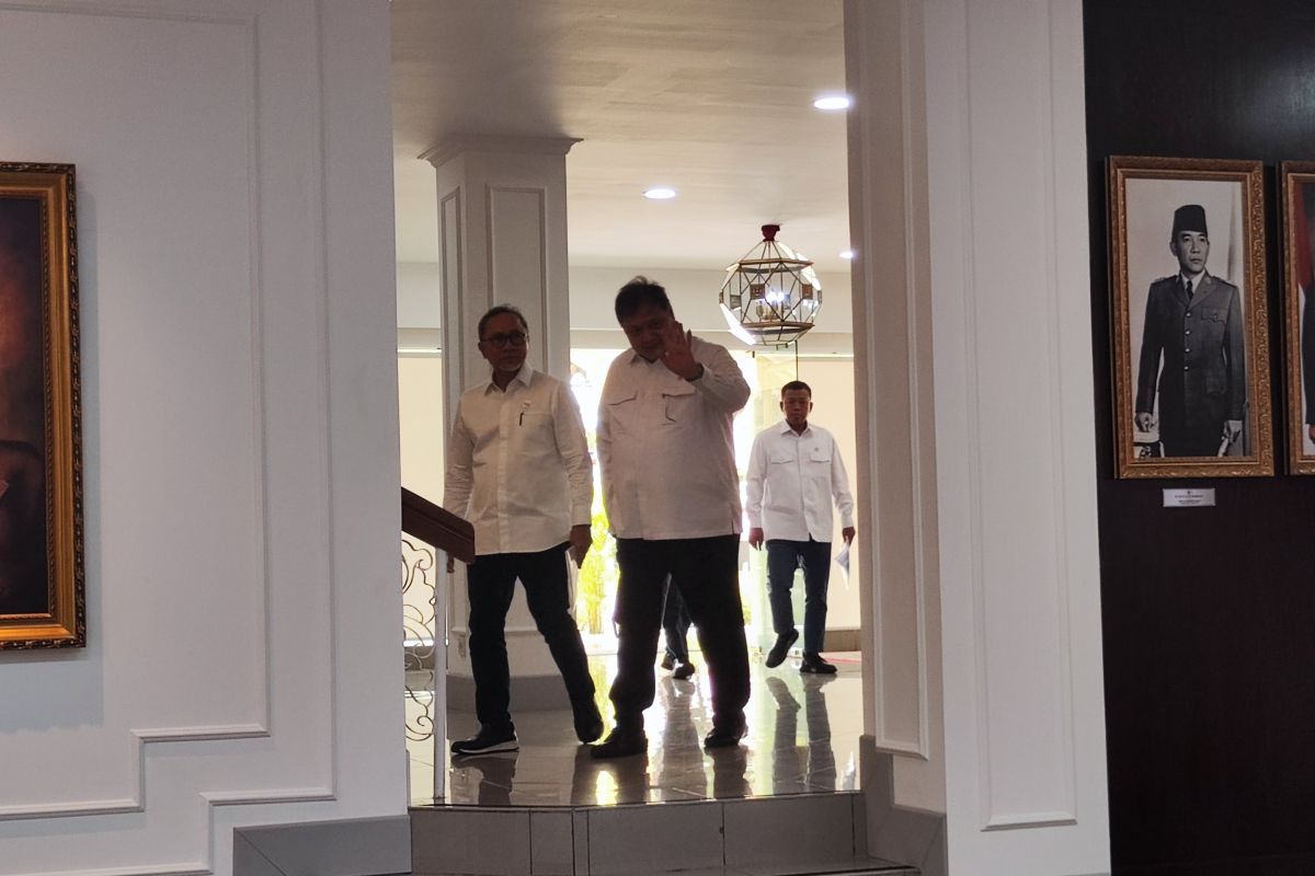 Para menteri kompak kenakan kemeja putih hadiri sidang kabinet