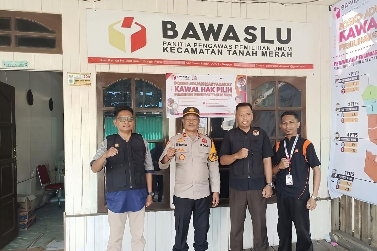 Kapolsek Tanah Merah sambangi Panwascam jalin sinergi dalam pilkada