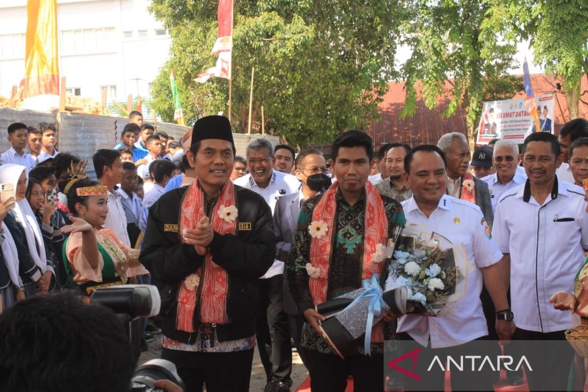 Komisi II DPR tinjau uji coba makan gratis Pemprov Sultra