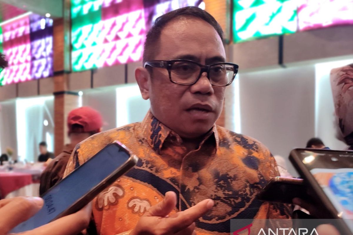 KPU Sulsel beri sertifikat akreditasi sembilan lembaga pemantau dan lembaga survei