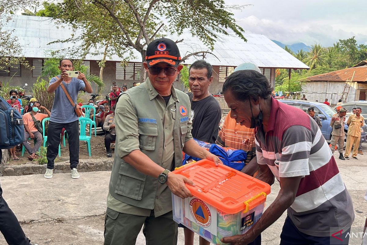 Kepala BNPB tinjau lokasi pengungsian korban erupsi Lewotobi