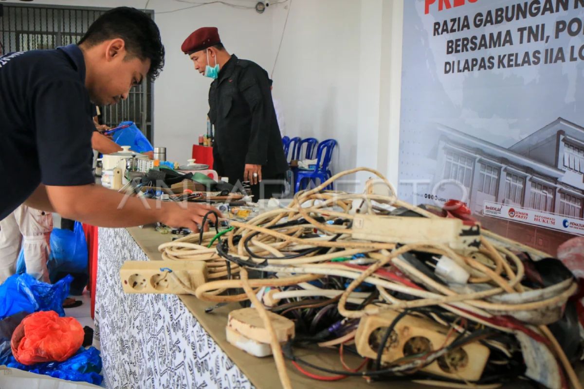 Lapas II A Lombok Barat sita ratusan barang terlarang dari warga binaan