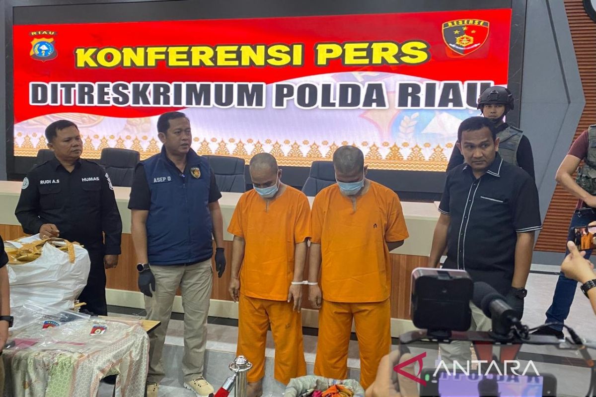 Kakak beradik di Pekanbaru curi pakaian di puluhan toko untuk dijual kembali