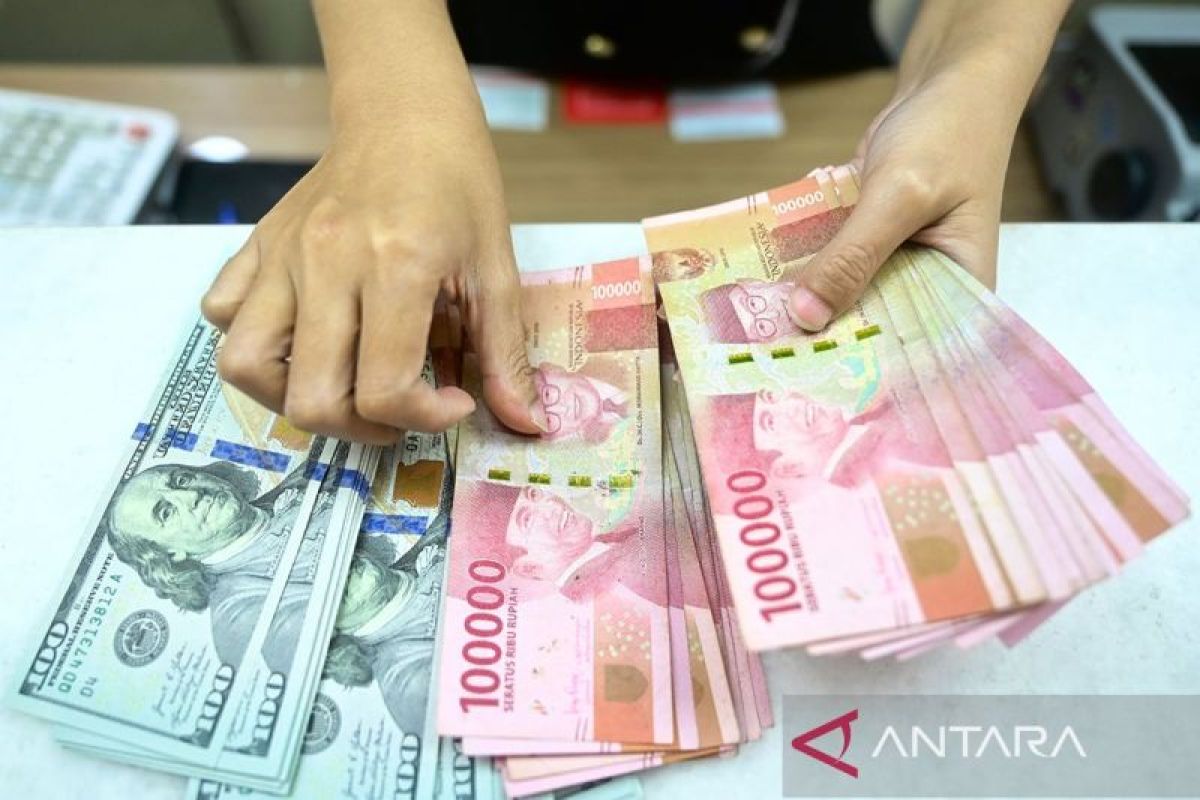 Rupiah pada Jumat pagi menguat jadi Rp15.634 per dolar AS