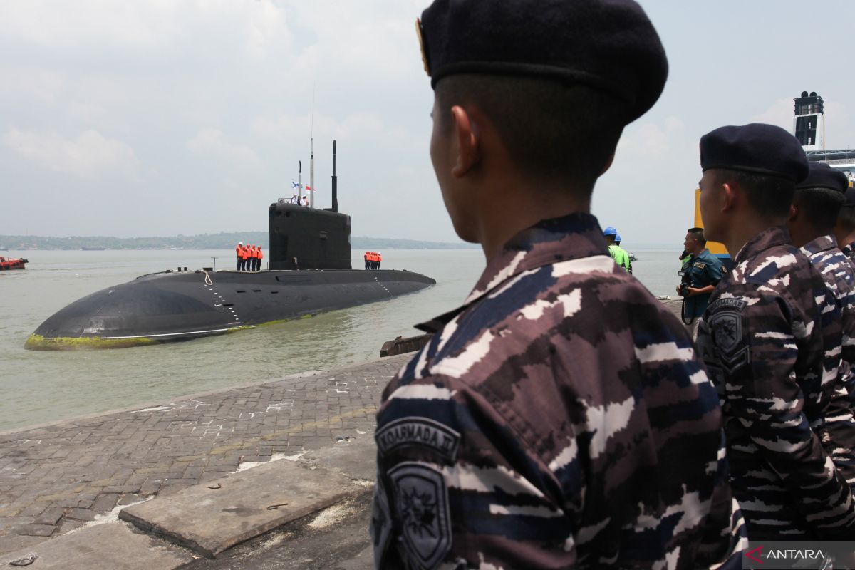 Kapal selam Rusia merapat di Surabaya untuk latihan bersama