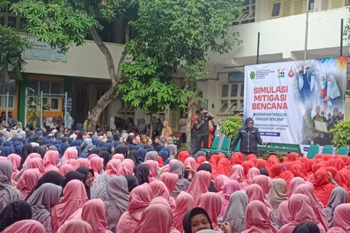 Madrasah Mu'allimaat Muhammadiyah Yogyakarta gelar simulasi mitigasi bencana gempa bumi