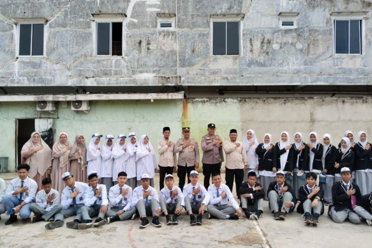 Polsek Bukit Raya edukasi pelajar SMA bahaya hoaks