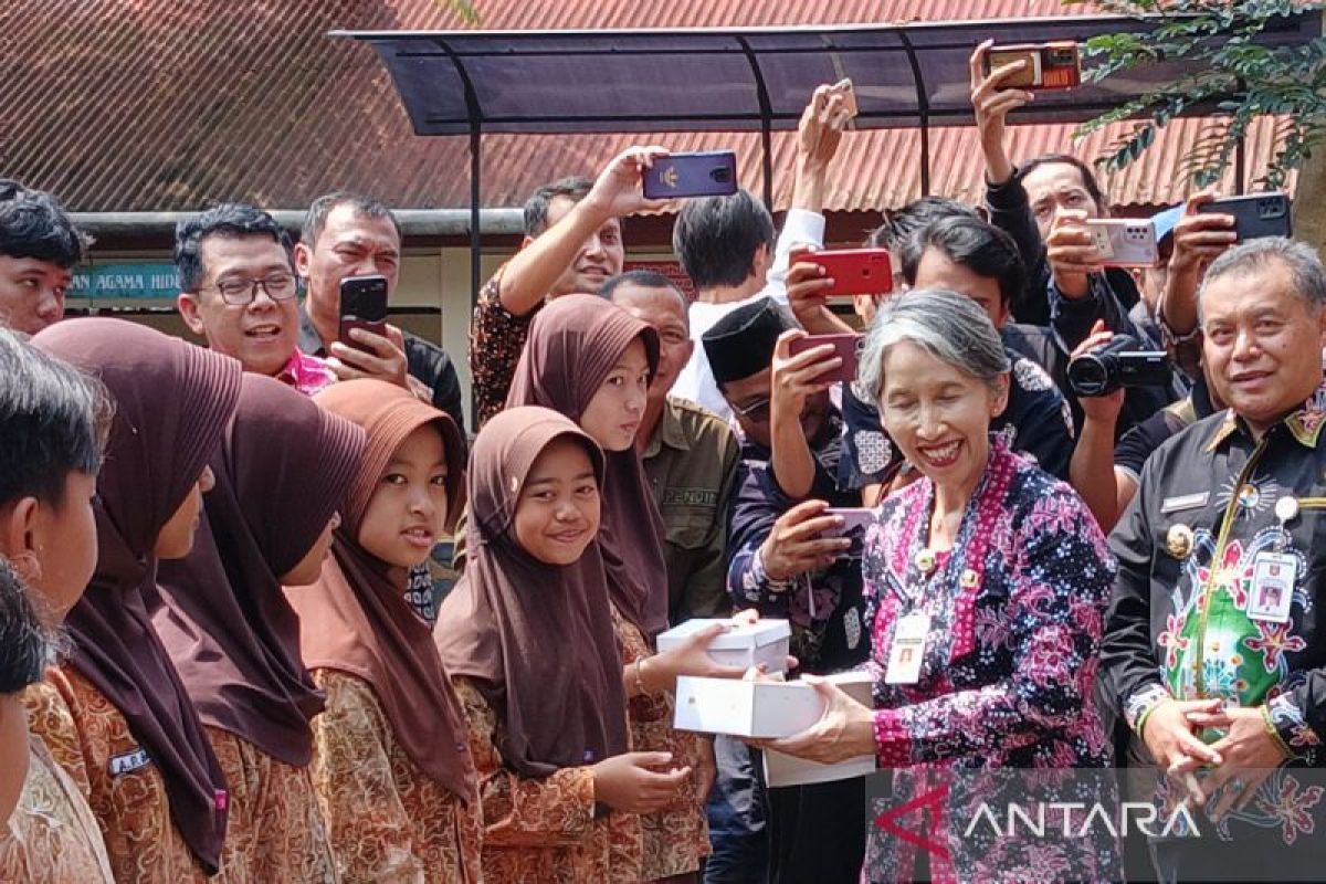 Pemprov Jateng uji coba makan bergizi gratis anak sekolah  di Wonosobo