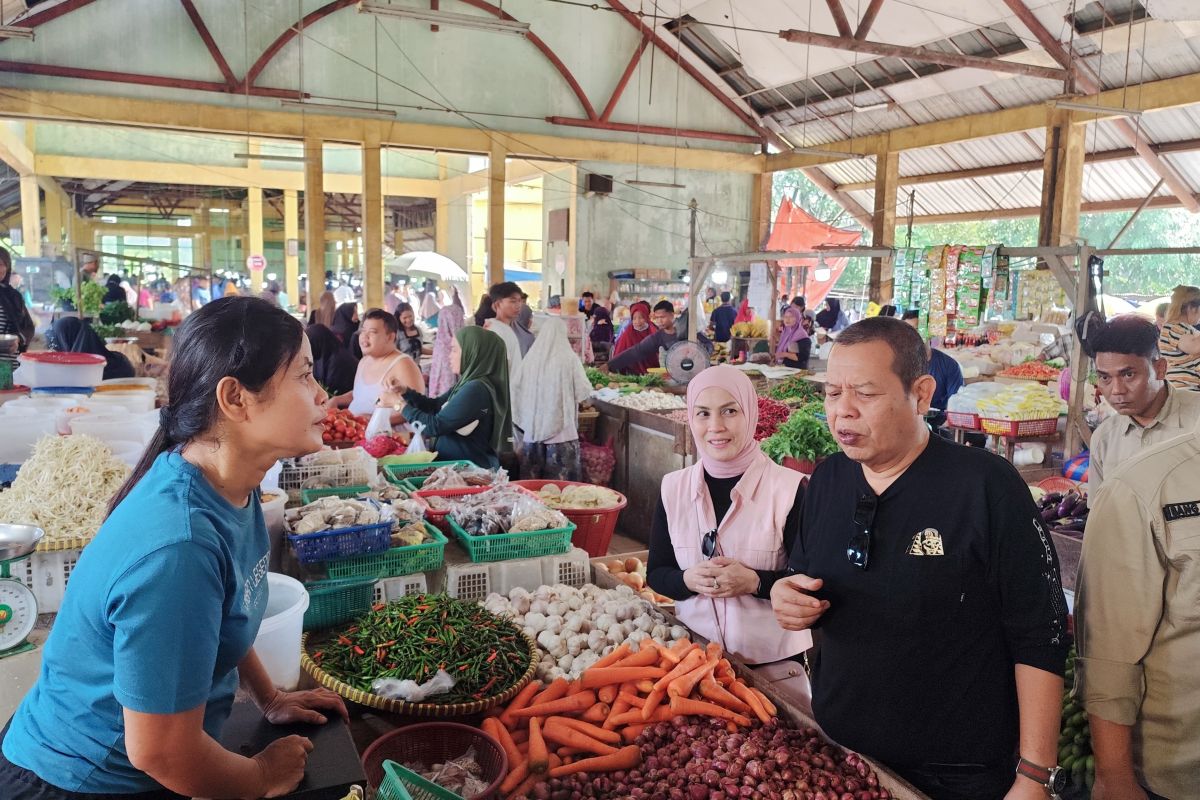 Pasar Belantik Siak amburadul, Cabup Irving janjikan revitalisasi