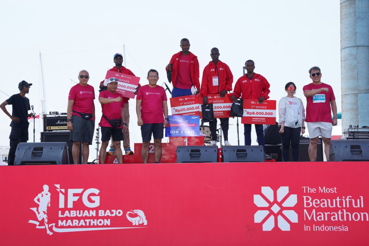 Pelari Kenya juara kategori maraton pada IFG LBM 2024