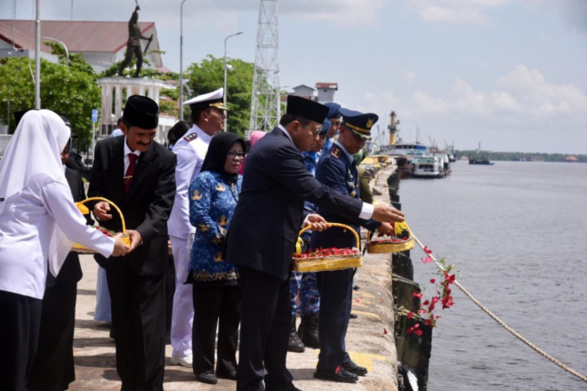 Penjabat Bupati Kobar berharap peringatan Hari Pahlawan memacu semangat baru