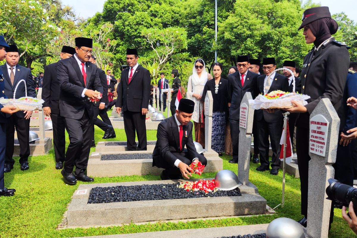 Wapres Gibran pimpin pimpin upacara peringatan Hari Pahlawan di Kalibata