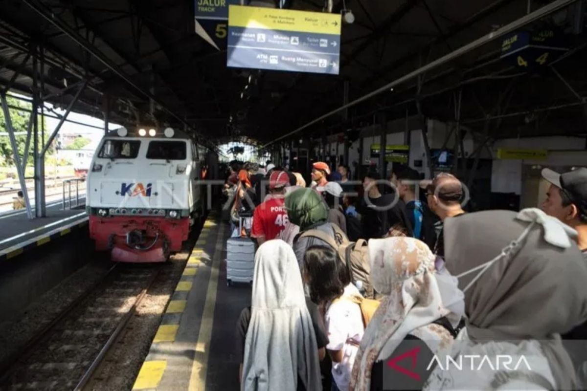 Perjalanan tujuh kereta api di Daop 6 terlambat imbas gangguan sinyal