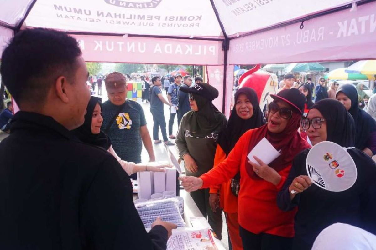 Fisip Unhas sosialisasikan pilkada damai di CFD Boulevard Makassar