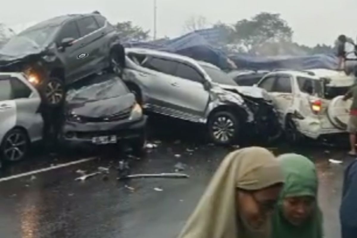 Satu tewas dan puluhan luka dalam kecelakaan di Tol Cipularang