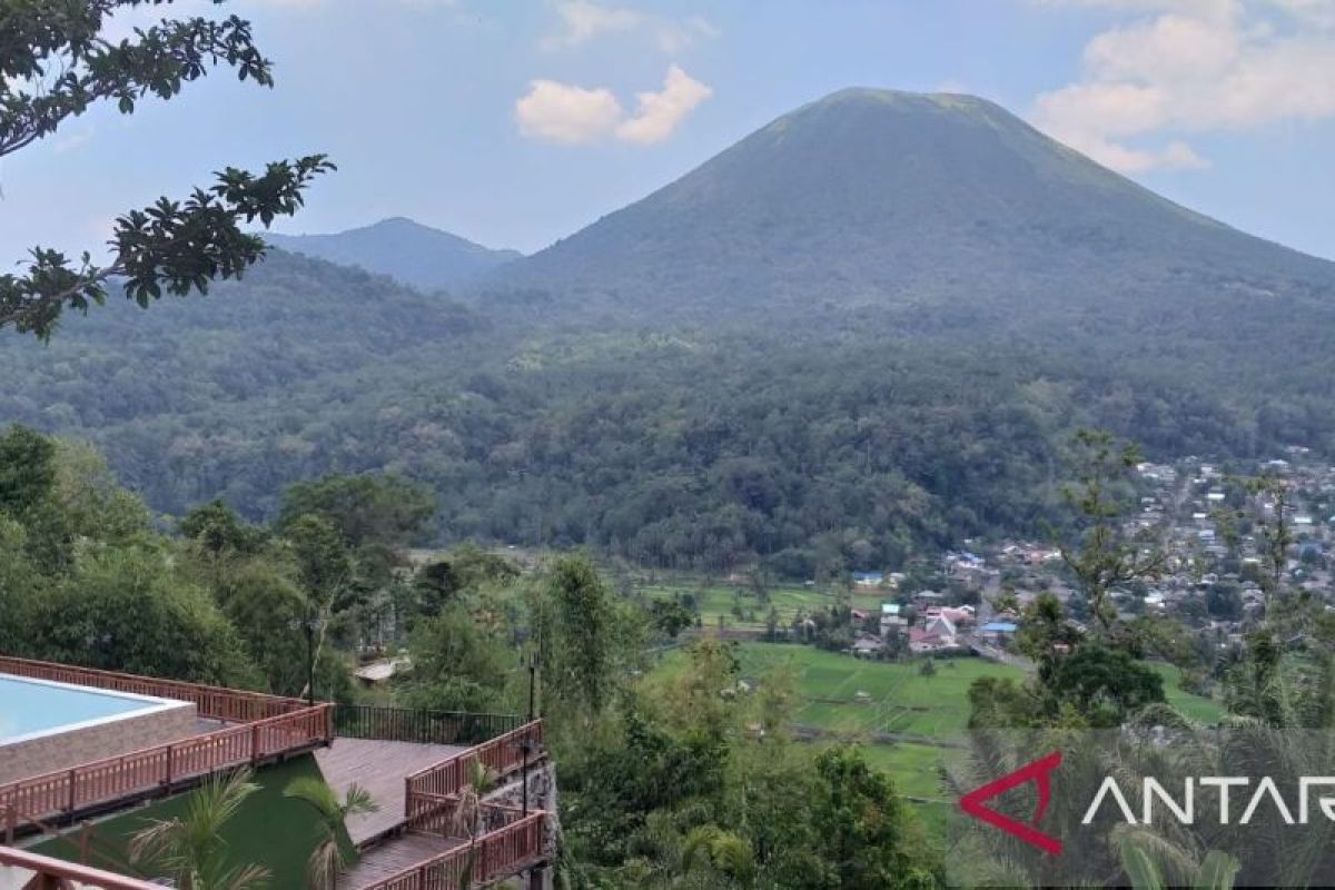 Badan Geologi: Radius bahaya Gunung Lokon meningkat sampai tiga kilometer