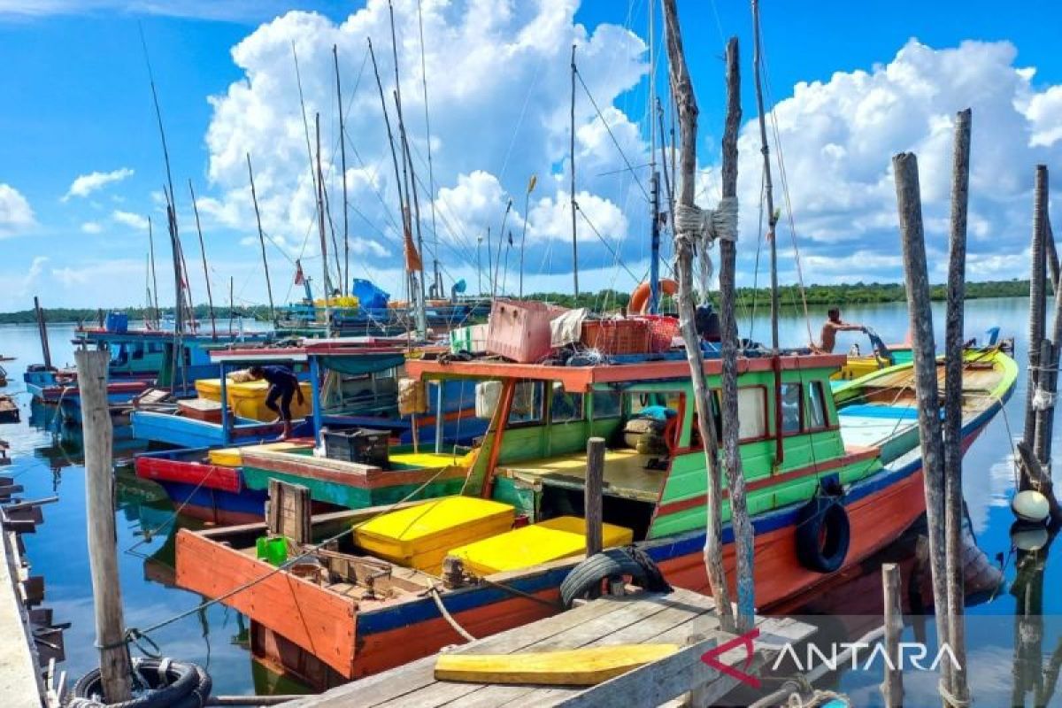 Pemkab Natuna beri sembako ke keluarga nelayan yang ditahan di Malaysia