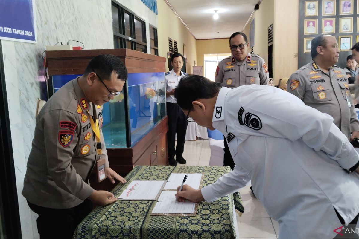 Ditpolairud buat  klinik terapung untuk warga di perairan Banyuasin