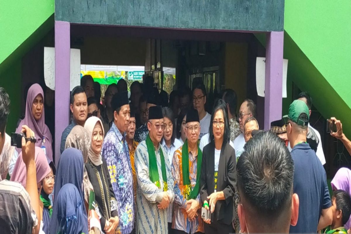 Mendikdasmen nilai uji coba makan bergizi SD Muhammadiyah Wonopeti sukses