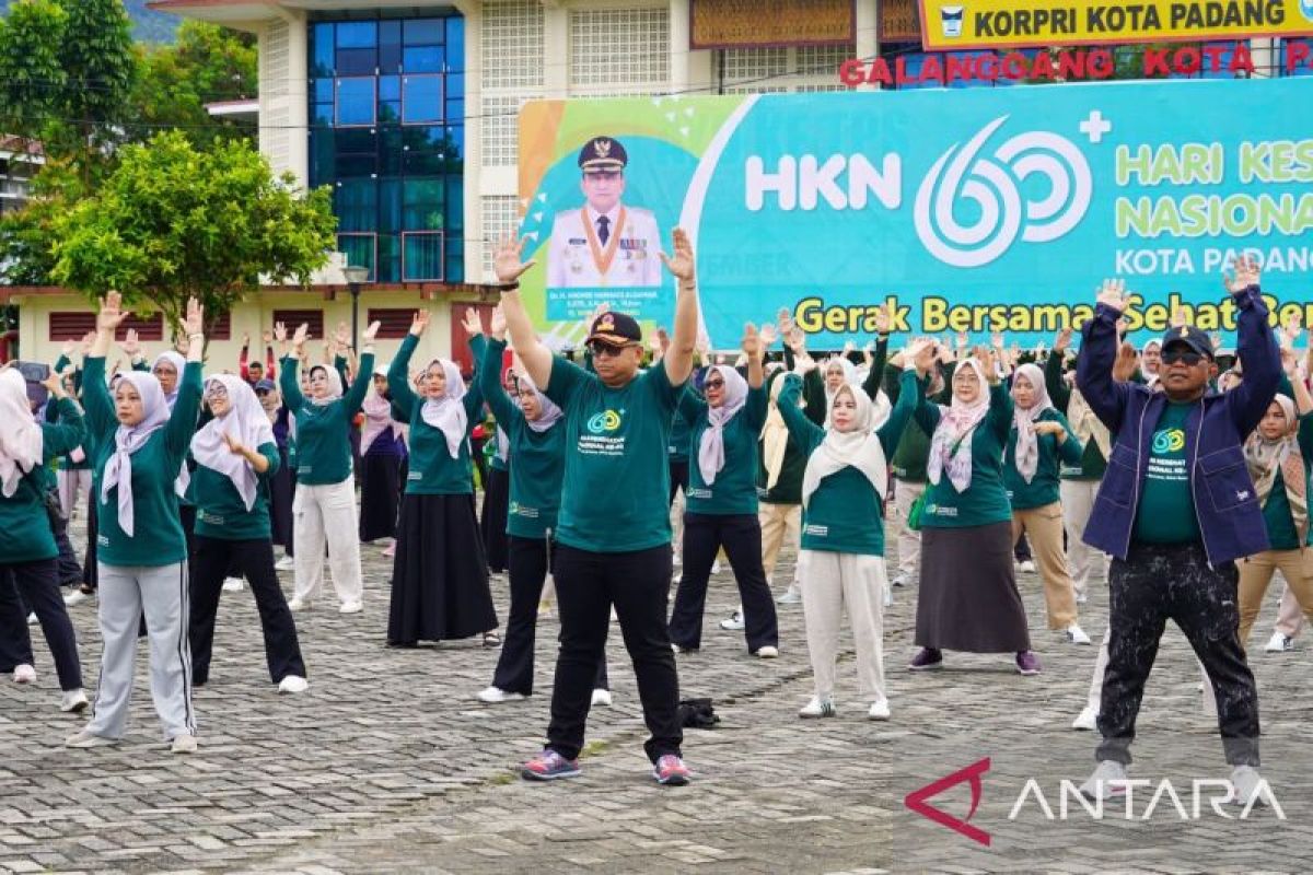 Puncak HKN Ke-60, Ratusan ASN Pemko Padang Senam Bersama