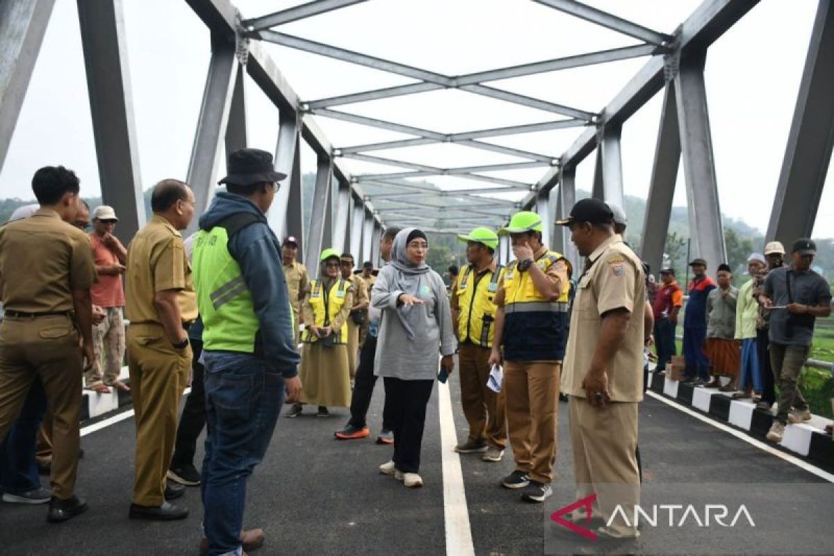 Pemkab Batang bangun jembatan penghubung desa  senilai Rp10 miliar