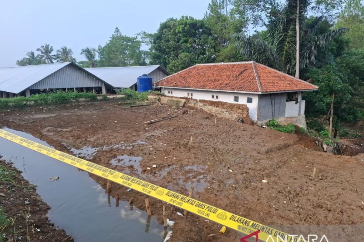 Empat santri di Sukabumi meninggal tertimbun tanggul kolam roboh